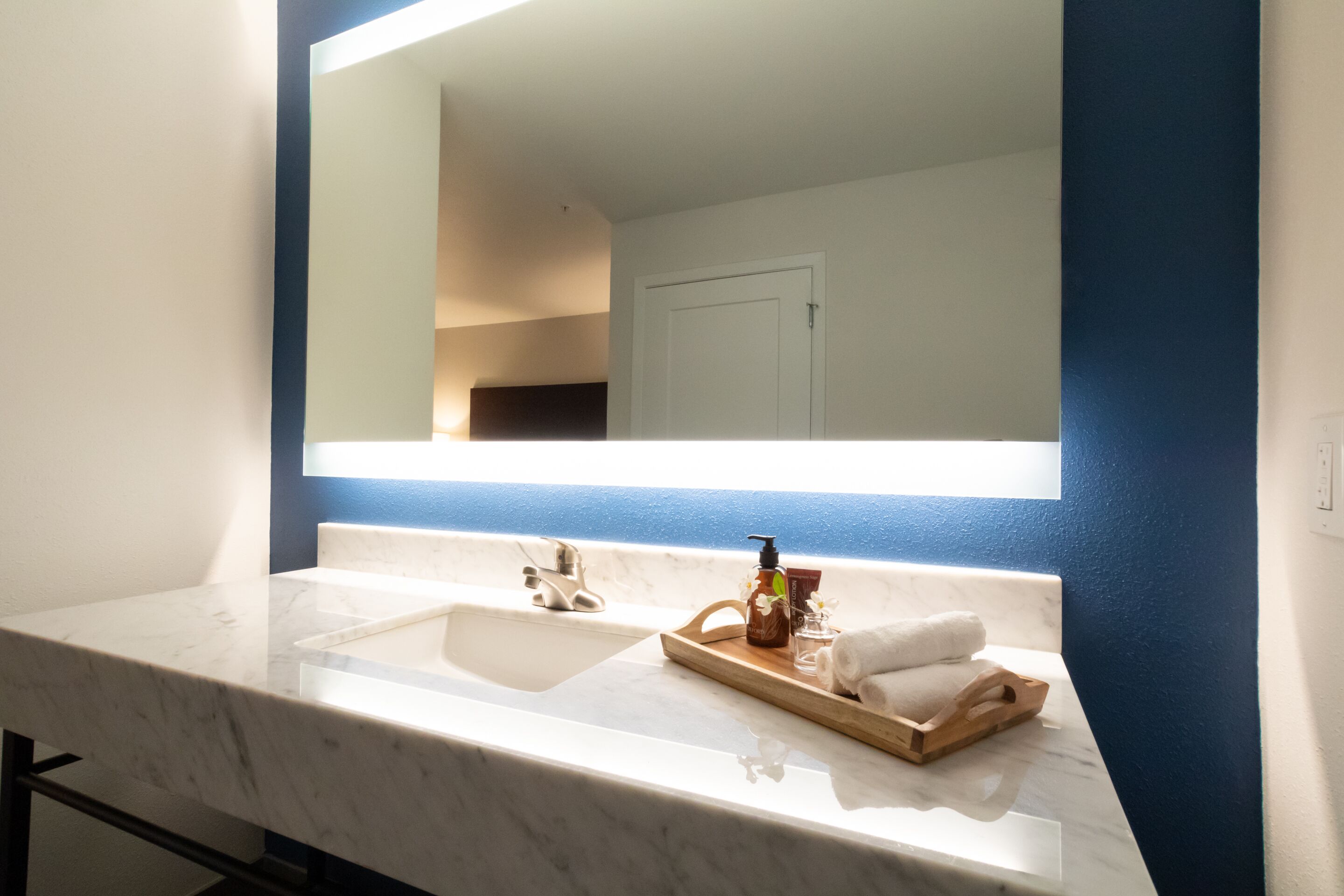 executive king suite sleeper sofa | bathroom sink