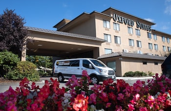 Oxford Suites Portland - Jantzen Beach