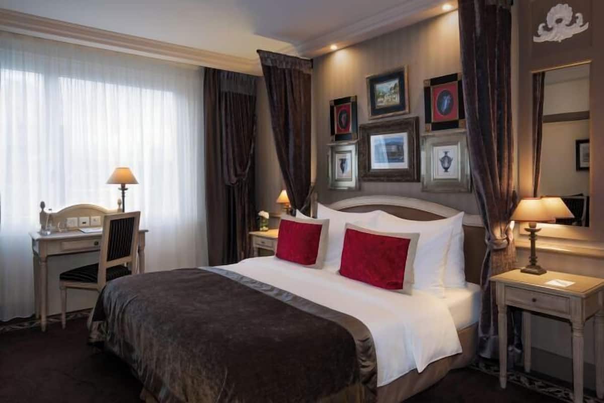 Minibar, in-room safe, desk, blackout drapes