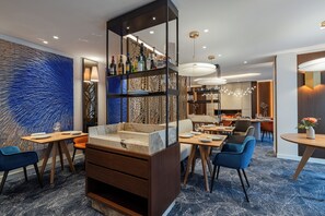 2 Restaurants, Frühstück, Mittagessen, Abendessen, französische Küche