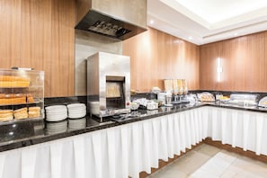 Free daily buffet breakfast