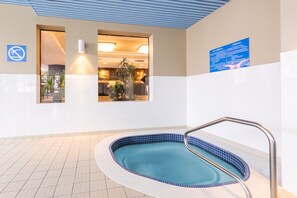 Indoor spa tub