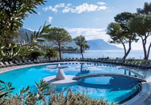Seasonal outdoor pool, pool umbrellas, sun loungers