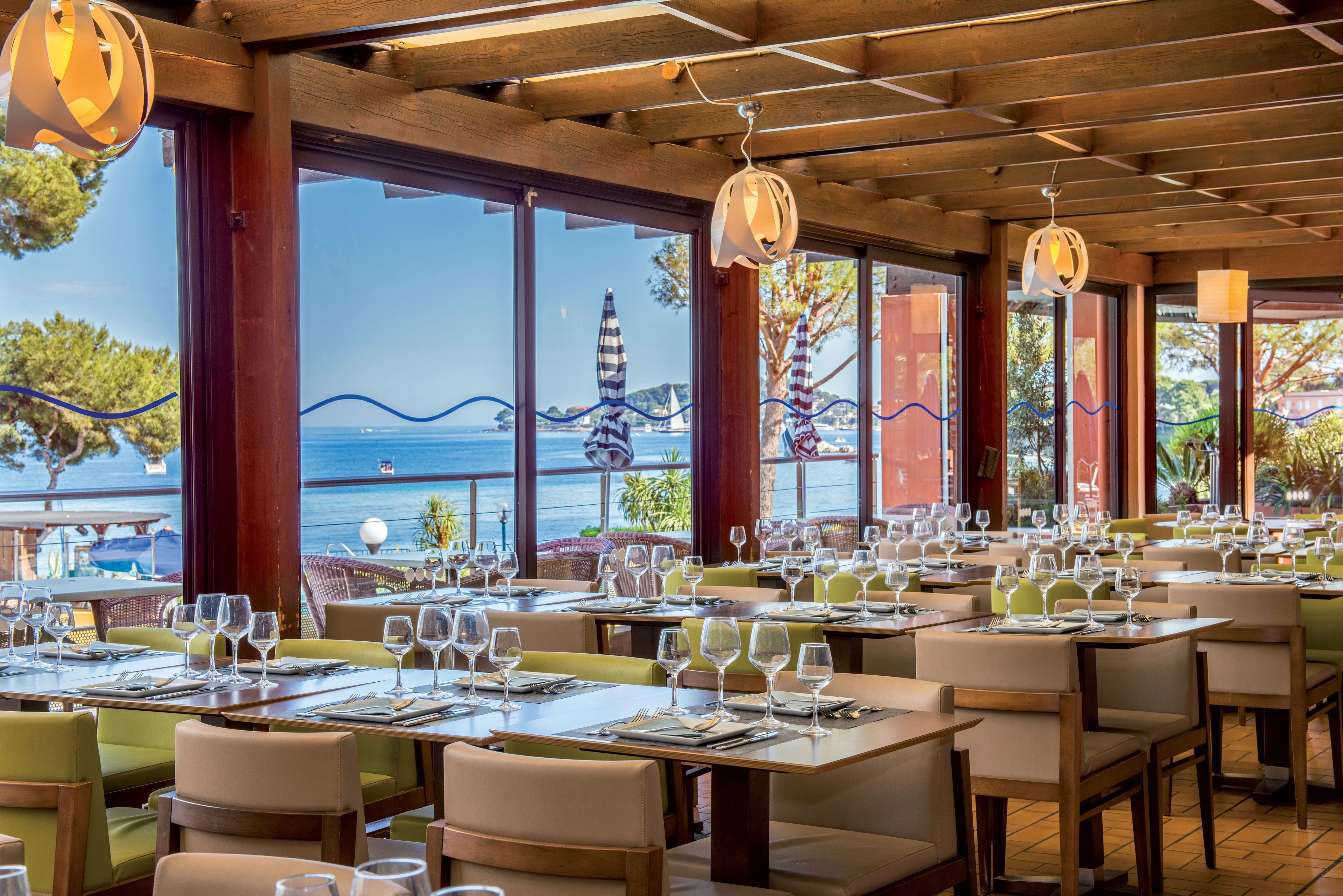 Breakfast, lunch, dinner served; Regional cuisine, sea views 