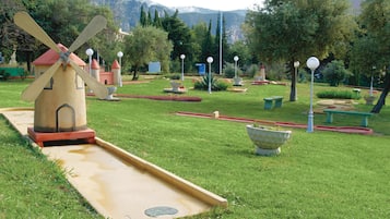 Mini-golf