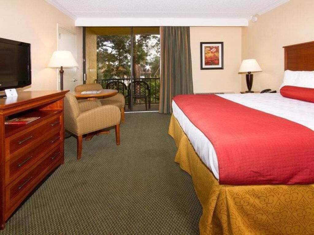 Desk, laptop workspace, iron/ironing board, free cots/infant beds