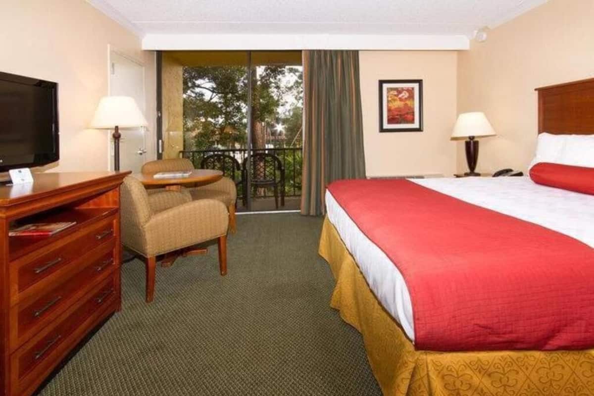 Schreibtisch, laptopgeeigneter Arbeitsplatz, Bügeleisen/Bügelbrett