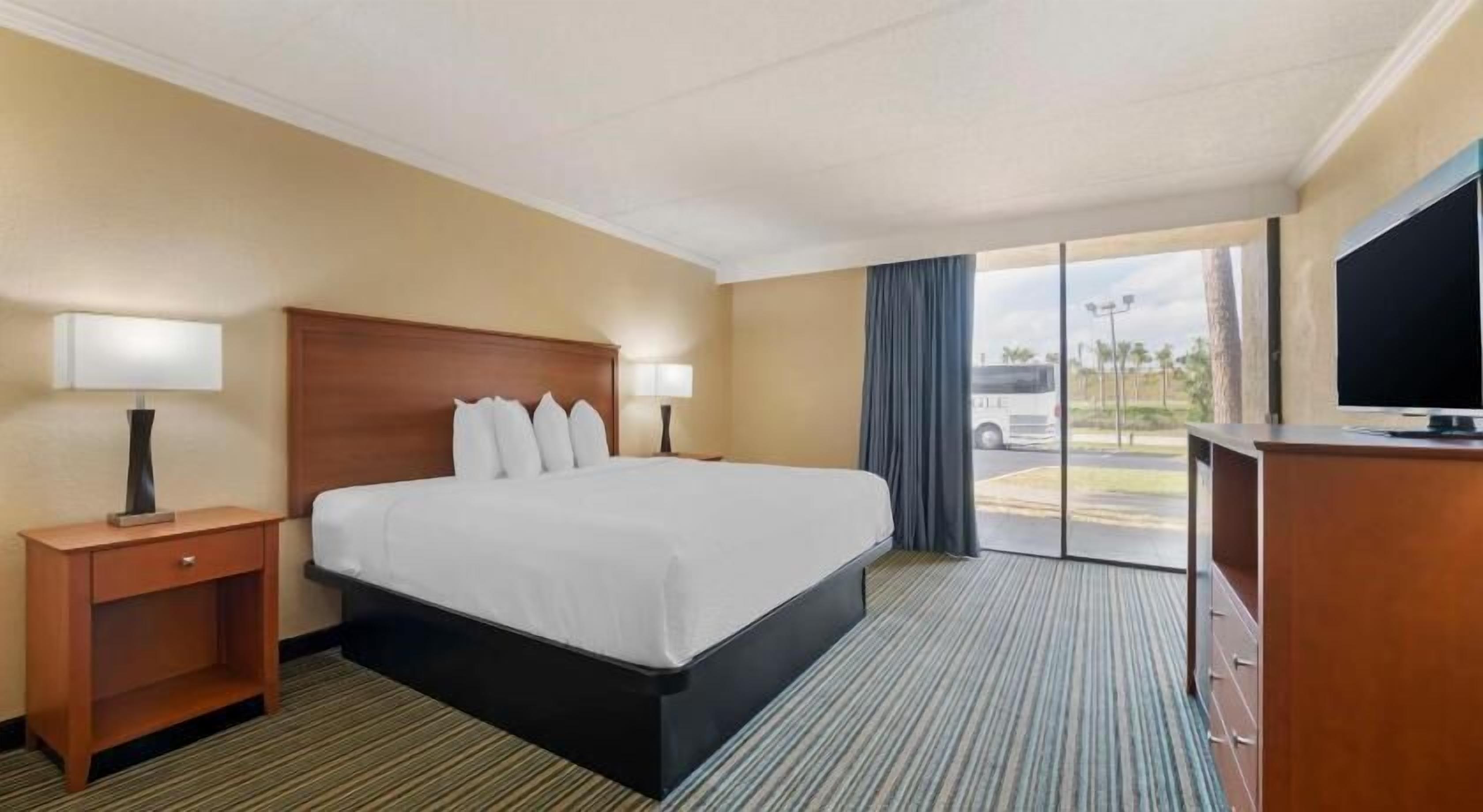 Desk, laptop workspace, iron/ironing board, free cots/infant beds