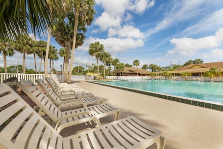 Outdoor pool, open 10:00 AM to 9:30 PM, sun loungers