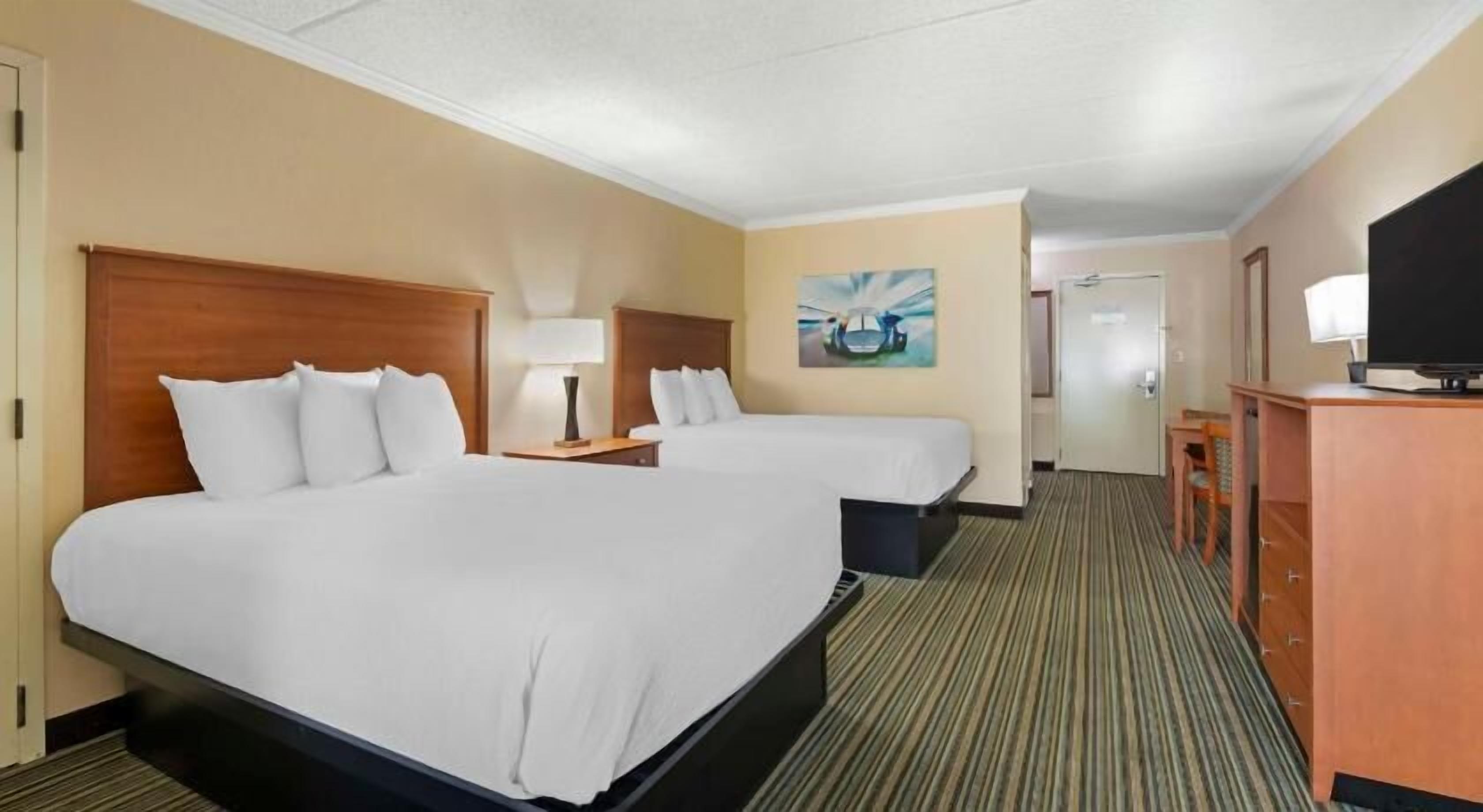 Desk, laptop workspace, iron/ironing board, free cots/infant beds