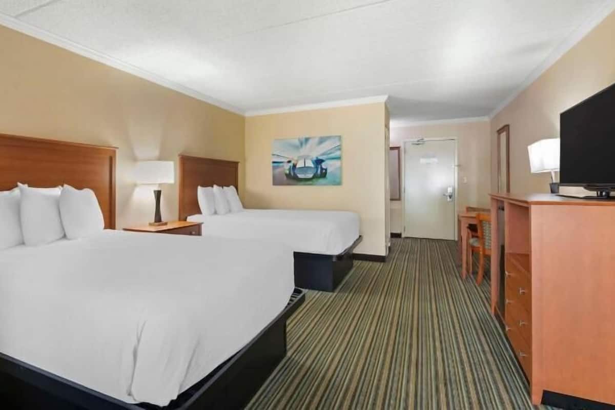 Schreibtisch, laptopgeeigneter Arbeitsplatz, Bügeleisen/Bügelbrett