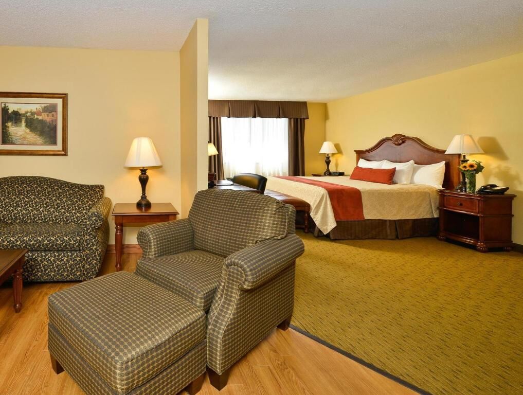 Premium bedding, pillowtop beds, desk, laptop workspace