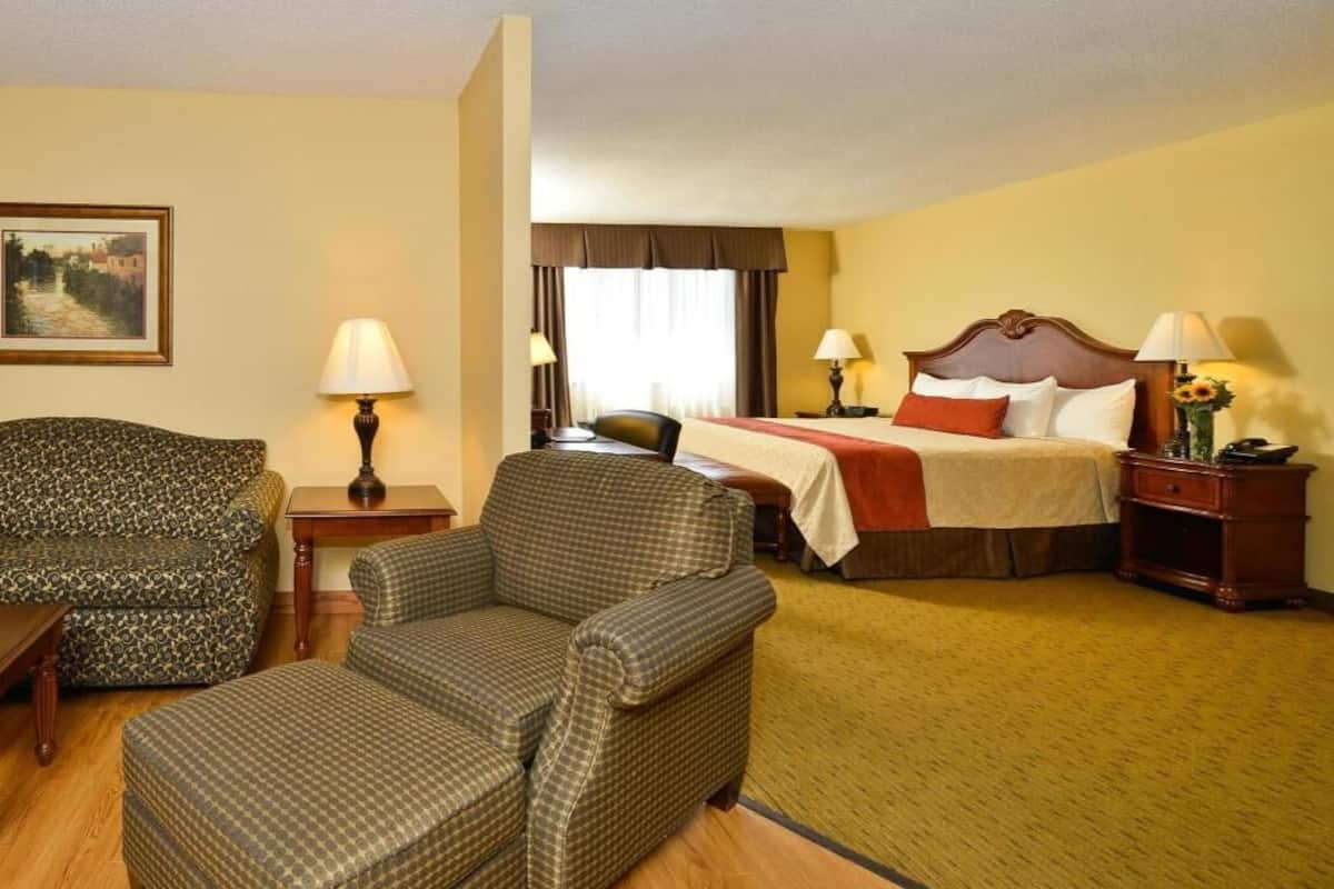 Premium bedding, pillowtop beds, desk, laptop workspace