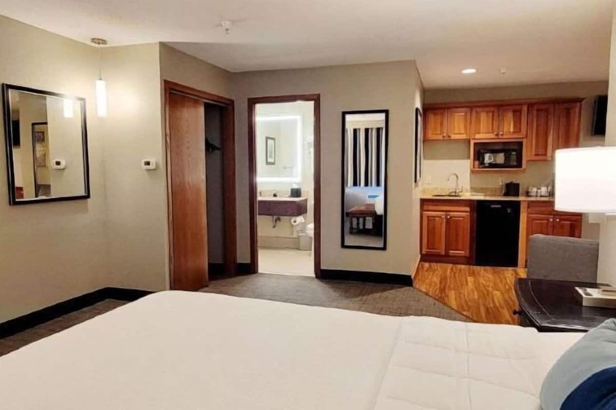 Hochwertige Bettwaren, Pillowtop-Betten, Schreibtisch