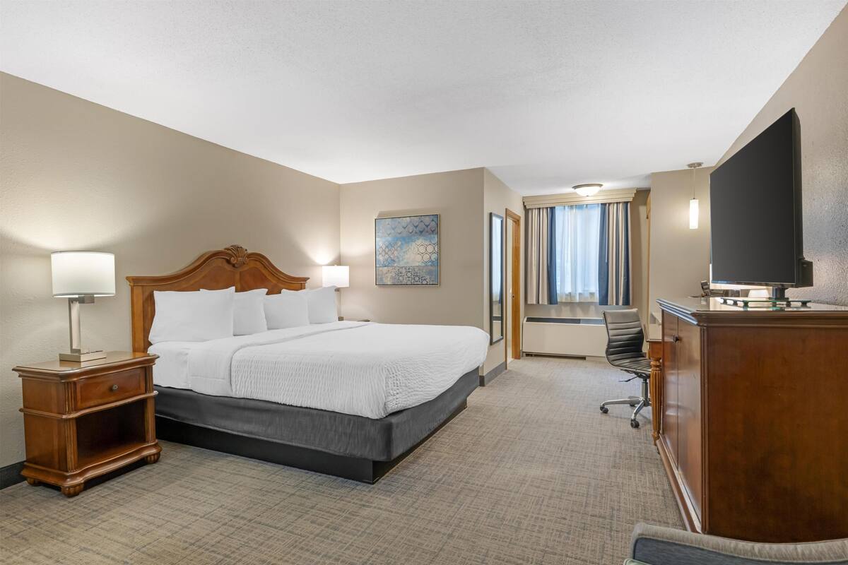 Premium bedding, pillowtop beds, desk, laptop workspace