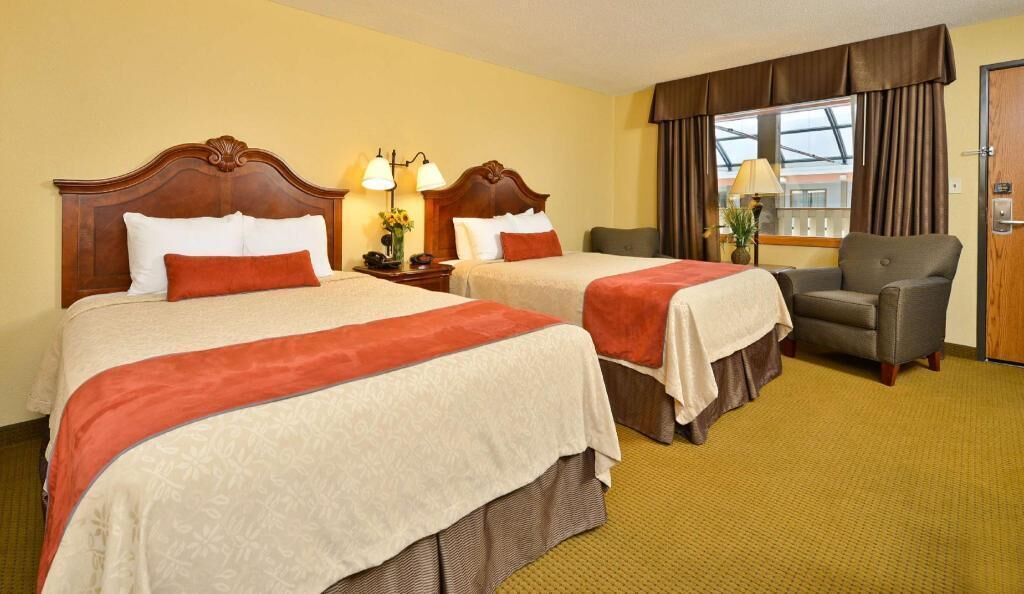 Premium bedding, pillowtop beds, desk, laptop workspace