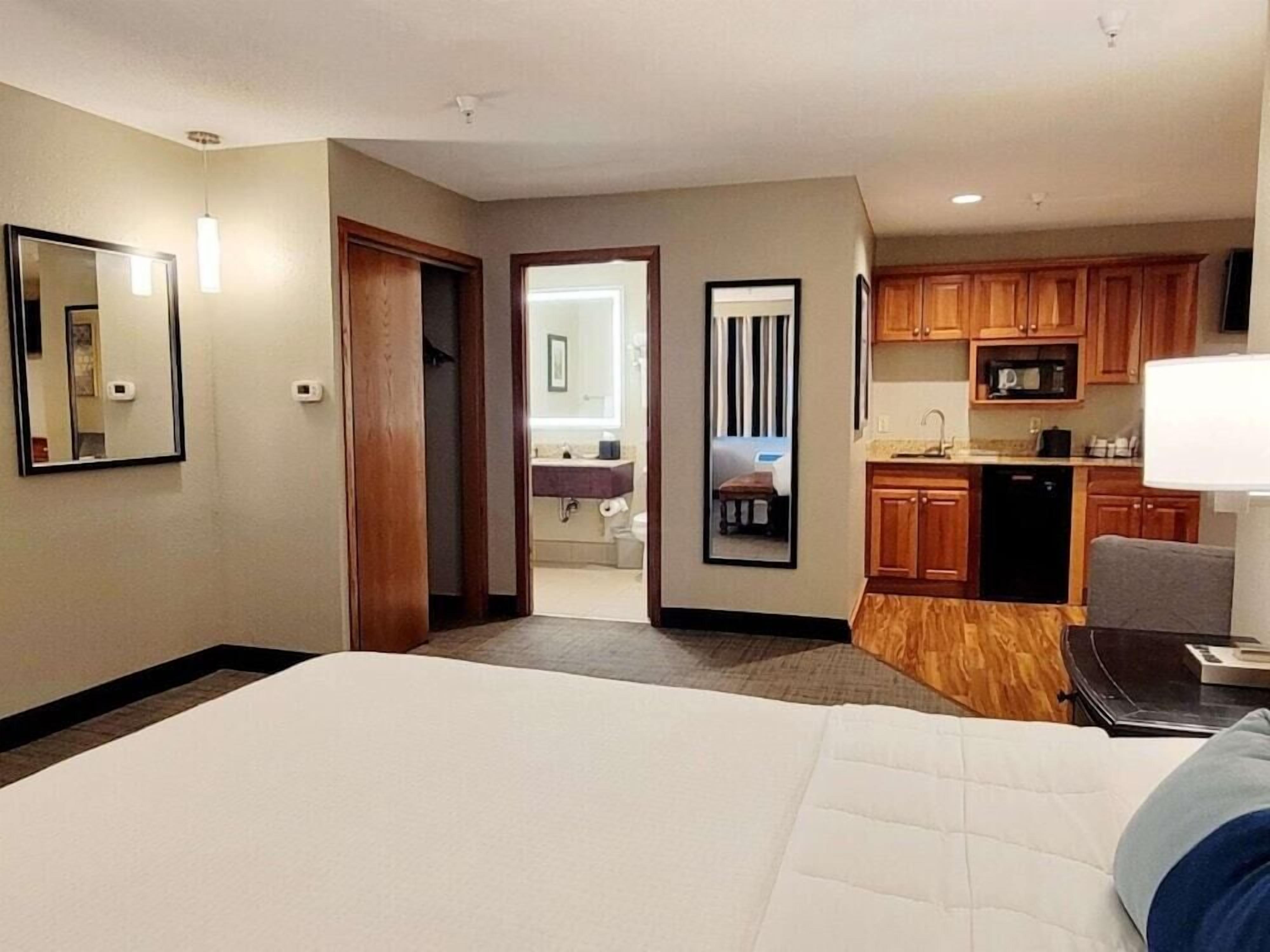 Premium bedding, pillowtop beds, desk, laptop workspace
