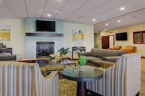 Lobby - Best Western Plus Dubuque Hotel & Conference Center (Dubuque)