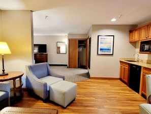 Premium bedding, pillowtop beds, desk, laptop workspace - Best Western Plus Dubuque Hotel & Conference Center (Dubuque)
