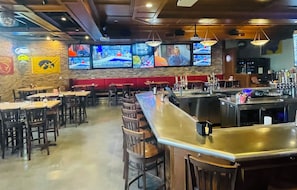 Breakfast, lunch and dinner served - Best Western Plus Dubuque Hotel & Conference Center (Dubuque)