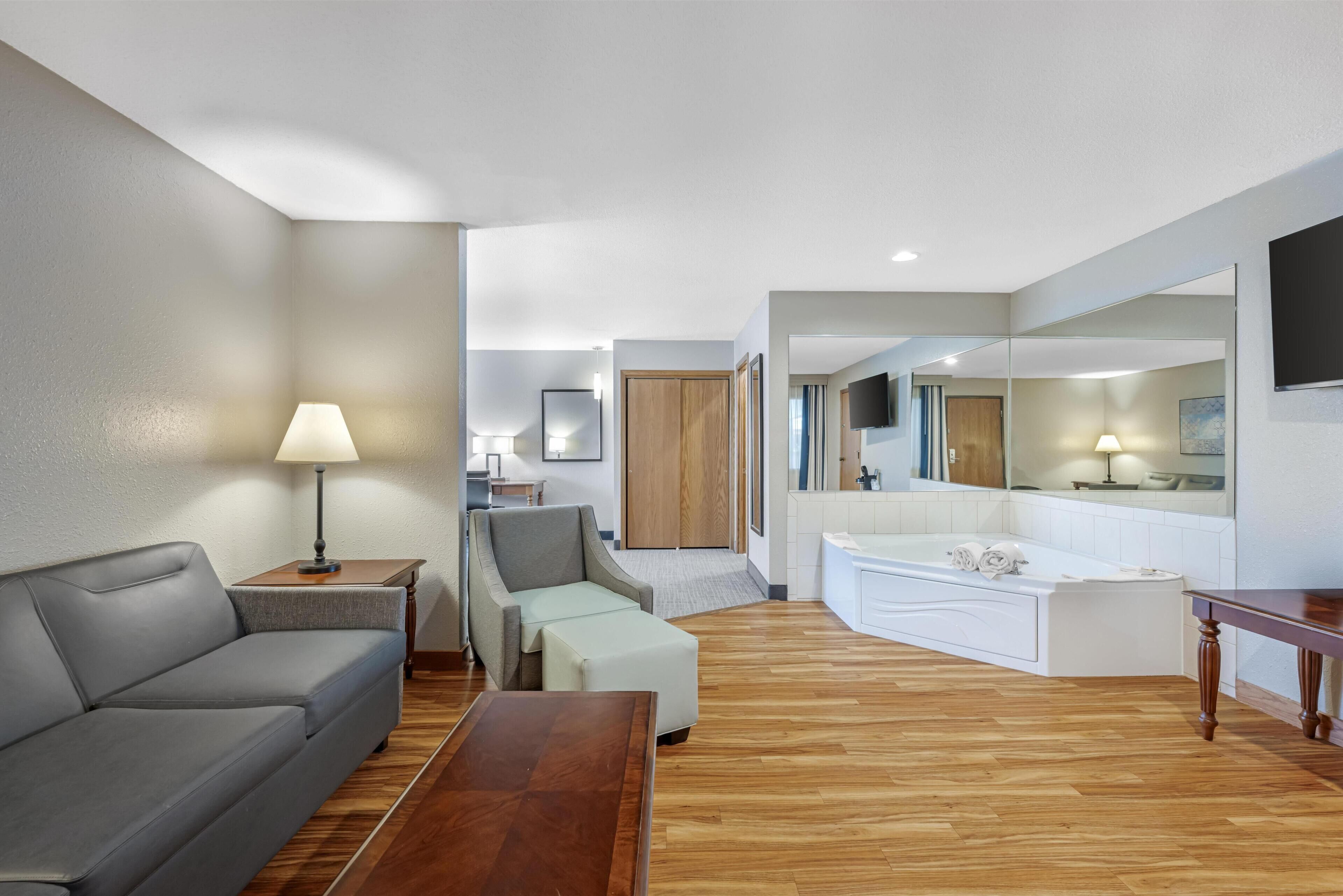 Suite, 1 King Bed, Non Smoking, Jetted Tub | Premium bedding, pillowtop beds, desk, laptop workspace