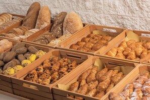 Daily buffet breakfast for a fee