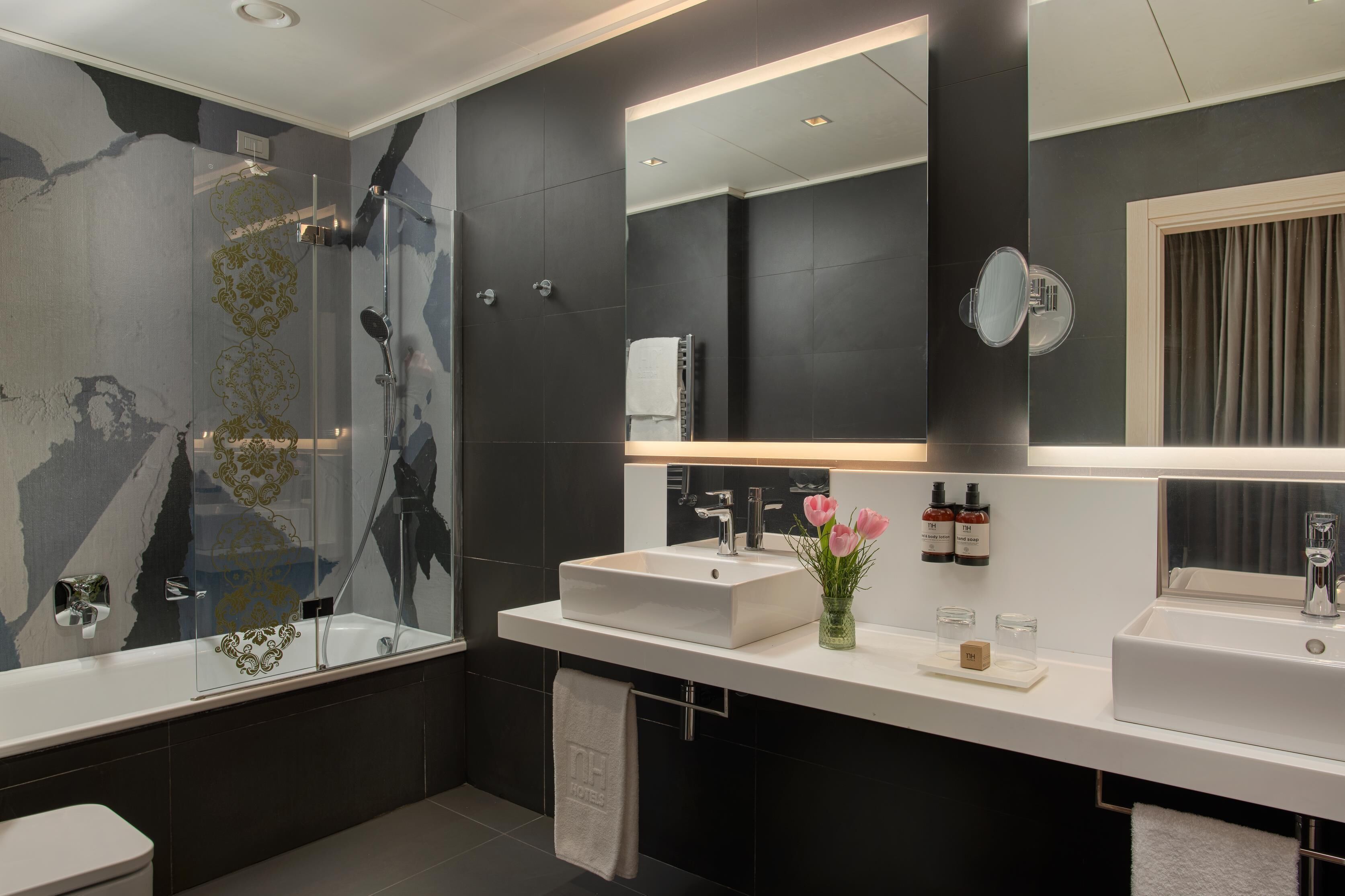 Eco-friendly toiletries, hair dryer, bidet, towels