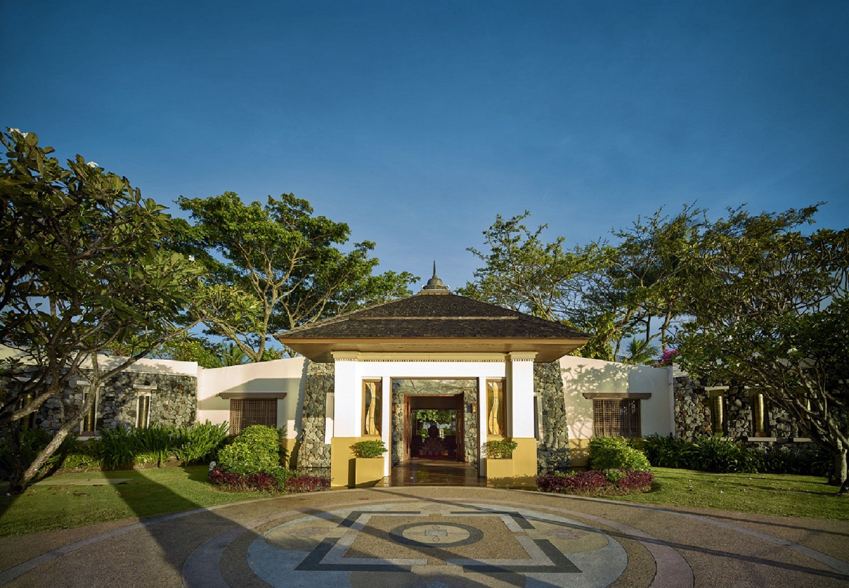 Couples treatment rooms, sauna, hot tub, body treatments, hydrotherapy