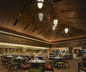Daily buffet breakfast for a fee - Shangri-La Tanjung Aru, Kota Kinabalu (Kota Kinabalu)
