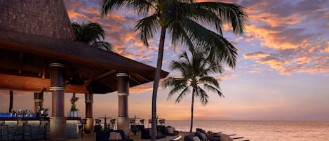 2 bares/lounges, saguão/lounge