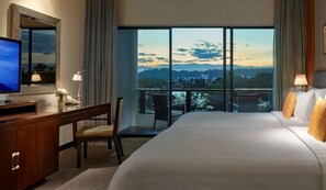 Chambre, 1 très grand lit, vue sur la montagne (Kinabalu) | Couette en duvet, coffre-fort, décor unique, ameublement unique