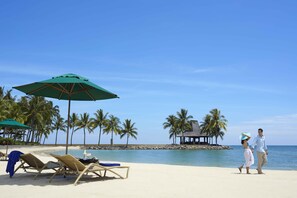 Private beach, sun-loungers, beach umbrellas, beach towels