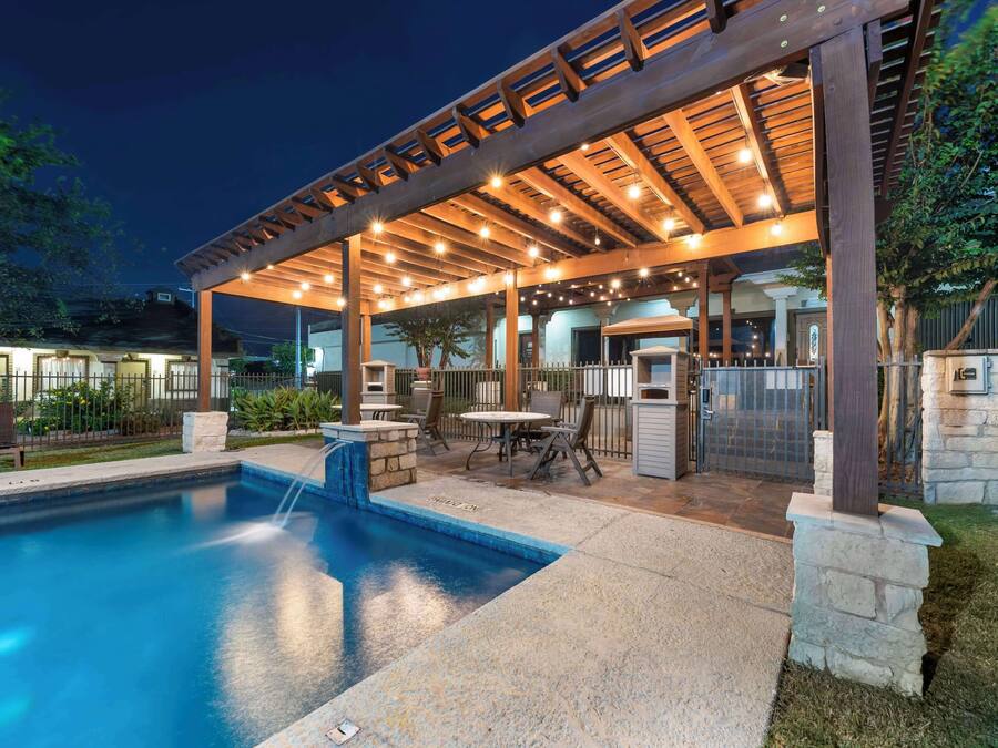 Seasonal outdoor pool, open 8:30 AM to 10:00 PM, pool umbrellas