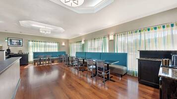 Colazione a buffet inclusa, servita tutte le mattine