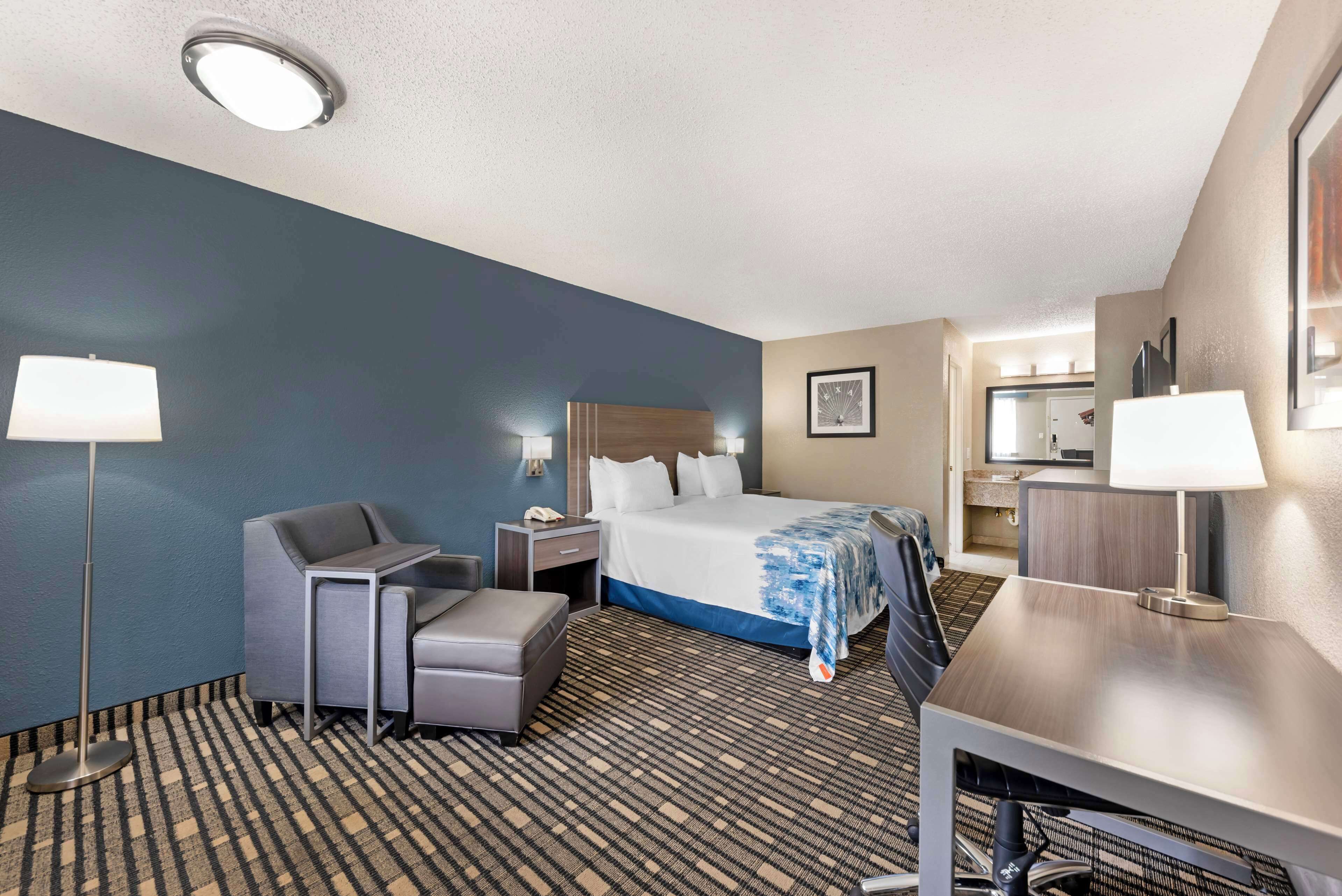 1 bedroom, in-room safe, desk, laptop workspace