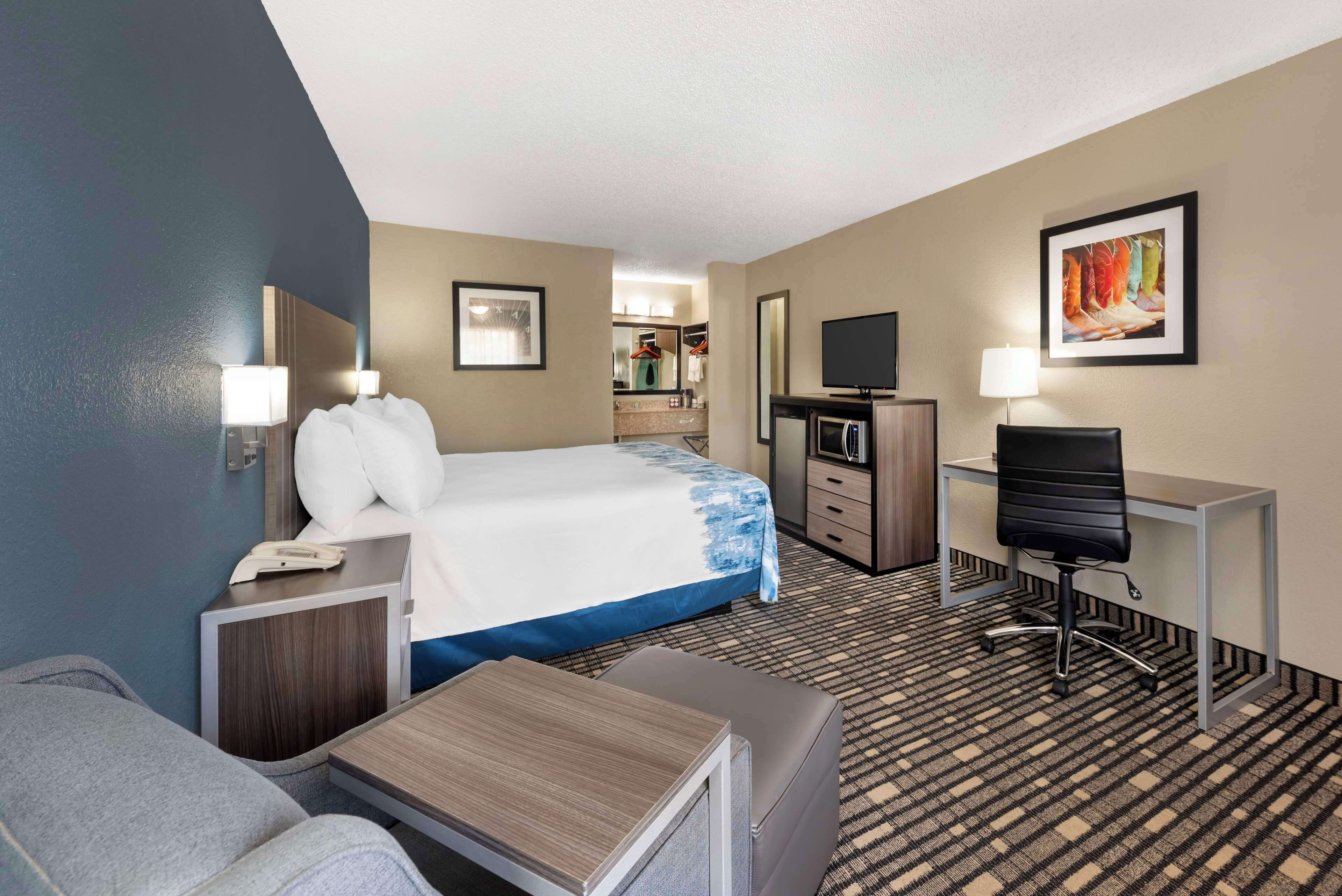 1 bedroom, in-room safe, desk, laptop workspace