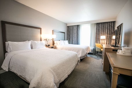 Desk, laptop workspace, free cribs/infant beds, free WiFi. Hampton Inn & Suites Tempe/Phoenix Airport, AZ