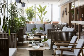 Rooftop bar, al fresco dining, open daily