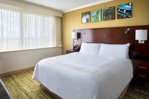 1 bedroom, premium bedding, down comforters, pillowtop beds - Boston Marriott Peabody (Peabody)