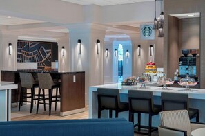 Petit déjeuner continental servi tous les jours en supplément