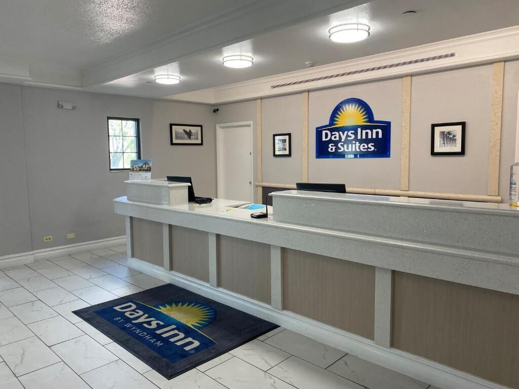 Photo - Days Inn & Suites by Wyndham Arlington Heights