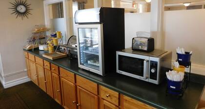 Days Inn & Suites by Wyndham Arlington Heights