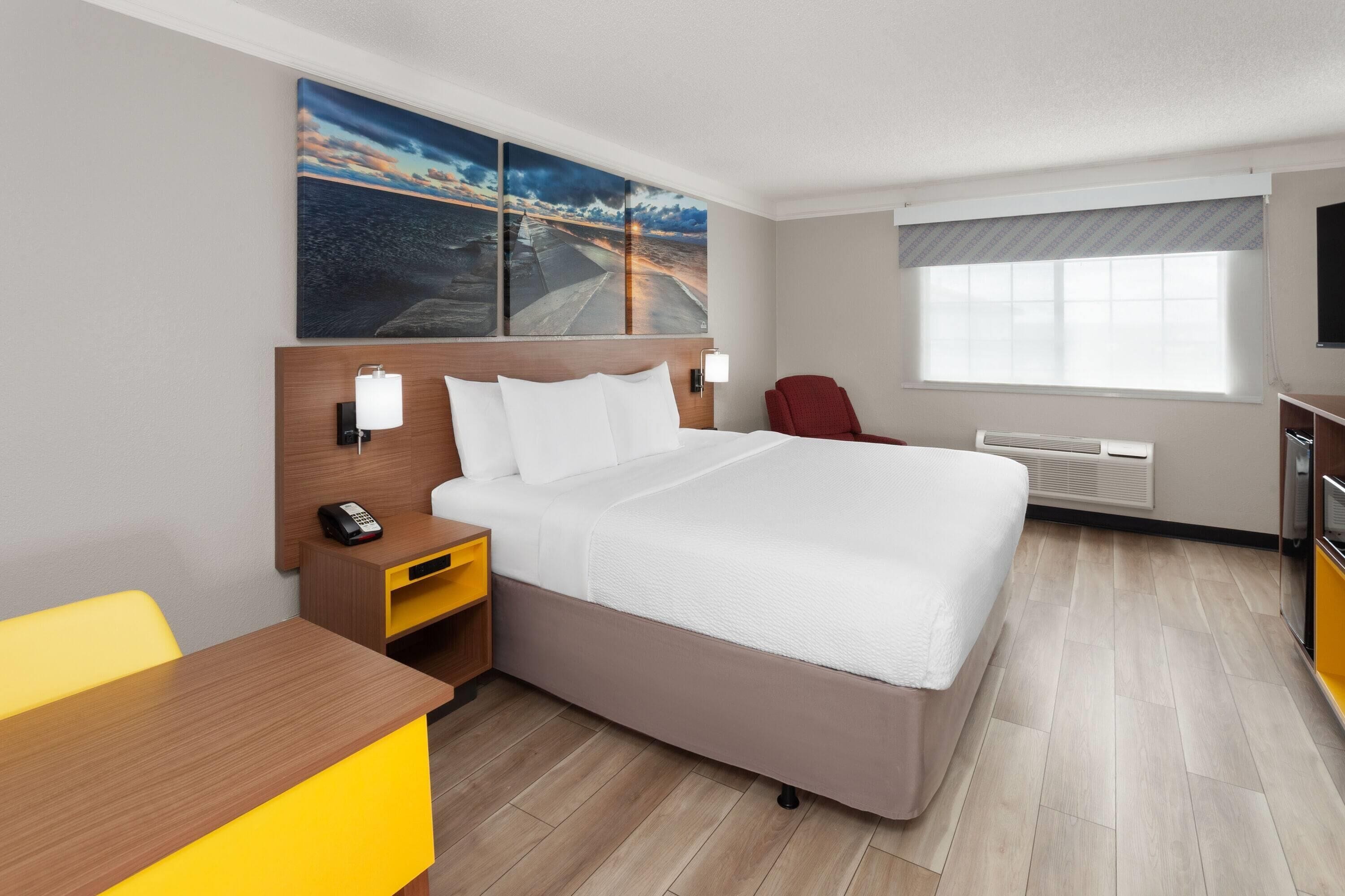 Room, 1 King Bed, Non Smoking | Premium bedding, desk, iron/ironing board, free cribs/infant beds