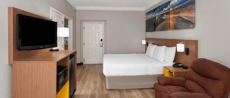 Room, 1 King Bed, Non Smoking | Premium bedding, desk, iron/ironing board, free cots/infant beds