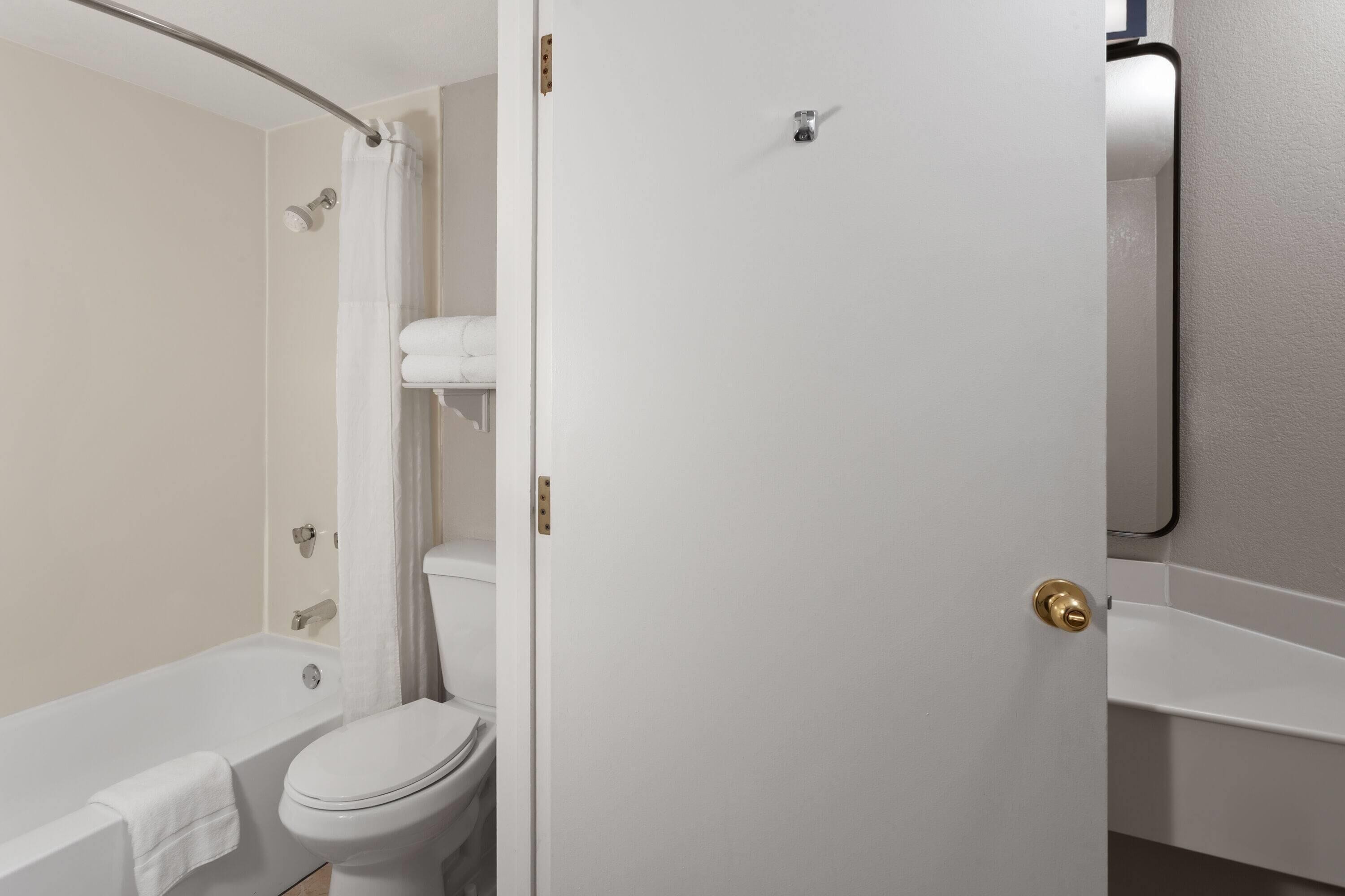 Photo - Days Inn & Suites by Wyndham Arlington Heights