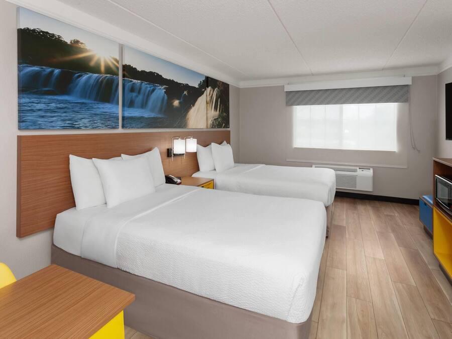 Habitación, 2 camas matrimoniales, para no fumadores | Ropa de cama de alta calidad y escritorio