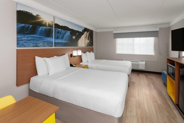 Zimmer, 2 Doppelbetten, Nichtraucher | Hochwertige Bettwaren, Schreibtisch, Bügeleisen/Bügelbrett