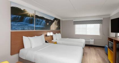 Days Inn & Suites by Wyndham Arlington Heights