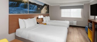 Days Inn & Suites by Wyndham Arlington Heights