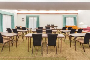 Meeting facility - Days Inn & Suites by Wyndham Arlington Heights (Arlington Heights)
